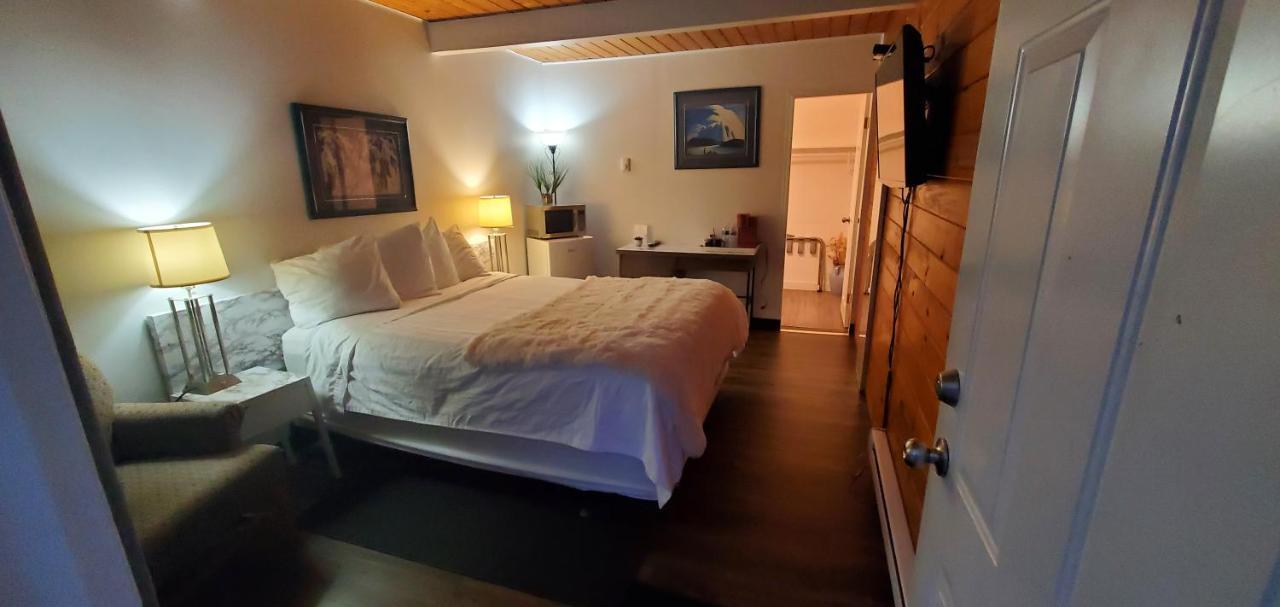 Pines Motel Сикамус Экстерьер фото