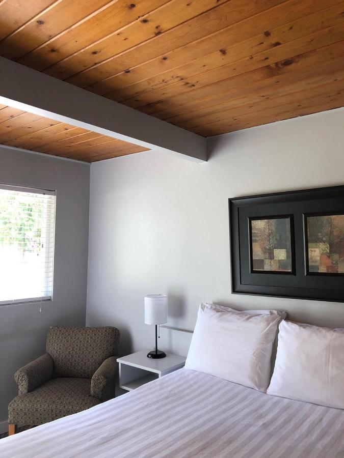 Pines Motel Сикамус Экстерьер фото